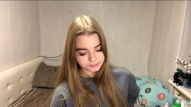 LiviaSmelser - show legs