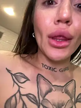 SaintSquirt - 2 fingers fuck my pussy at urinals !