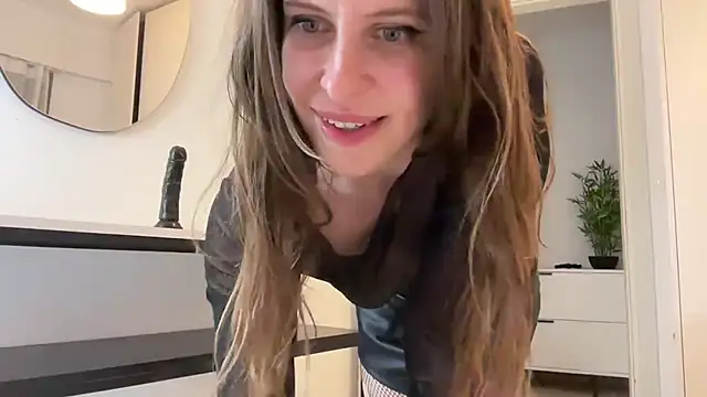 Kellyvenous - Ride Huge Dildo