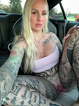 CoraDiamond - Go out of the car naked 👀🔥