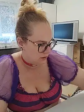 GermanNerdyAlice - 🍒Squeeze Boobs in bra