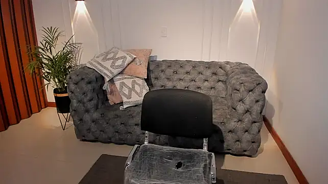 Emmapaigevg - Show ass + slap hard