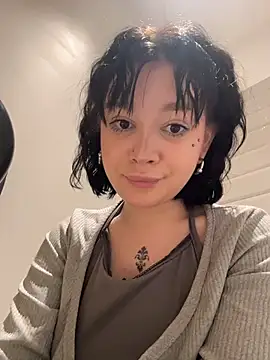 MietteDream - Show tits in public near peopl