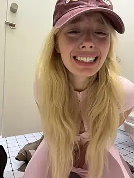 PollyLolly - Show naked ass + spank me PUBLIC