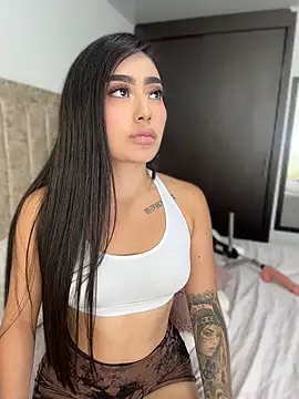 EmiilyEvans_ - fingering the pussy