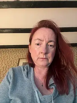 LouiseTswing - Finger myself and lick juices