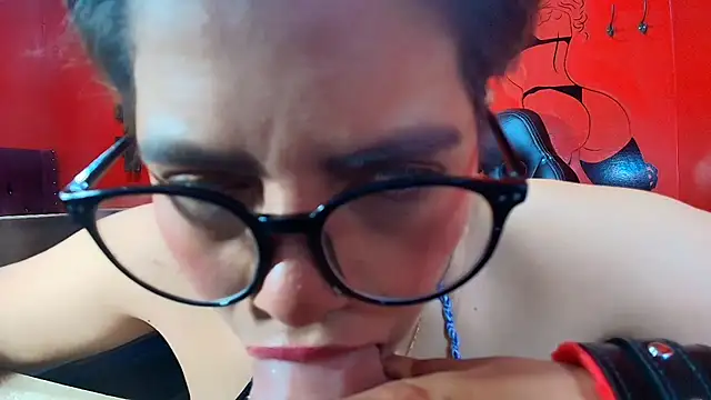 CurvyJulieth - I tie up my boobs and make them bounce