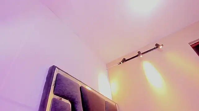 Abby_Moss2 - kiss me