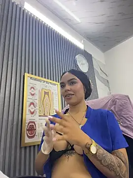 Daniela-sexy - Show your pussy.