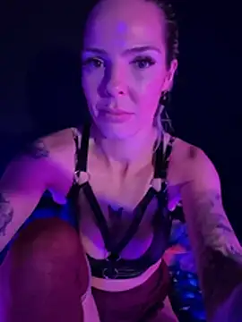 DirtyTechCouple- - Brüste einölen nah an der Kamera