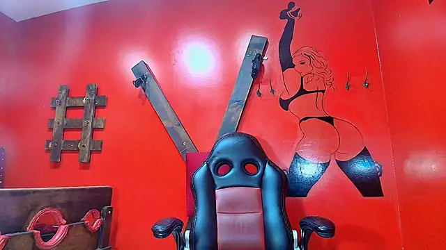 CurvyJulieth - I tie up my boobs and make them bounce