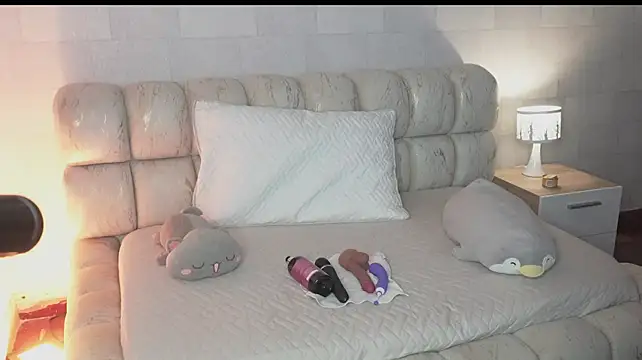 Alanna-Rosse - SEXY TWERK + SPANKS ASS 😉