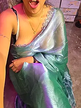 Curvy_BabyGirl - First Day, First Show!