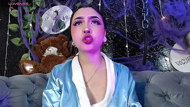 Dakitygp - masturbating with a dildo between my tit