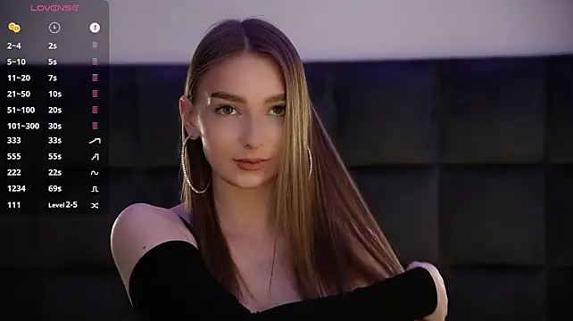 GoldieHarrington - Bra show