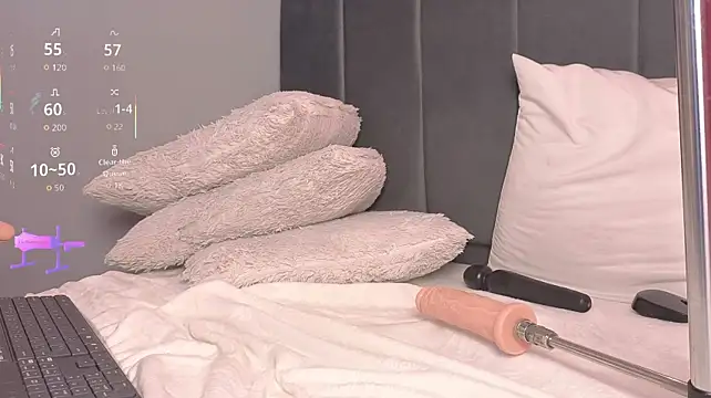 Ninna_curly - Deepthroat dildo x5min