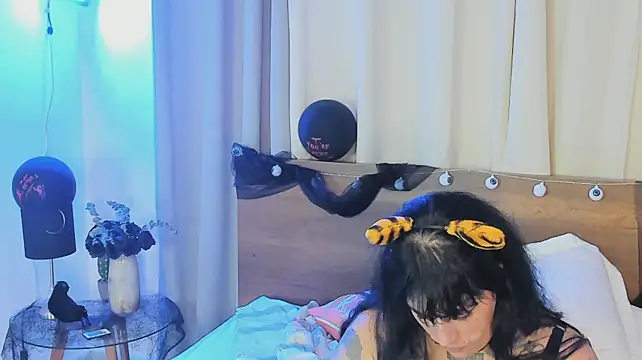 VampGirl1 - control lush x3 min.