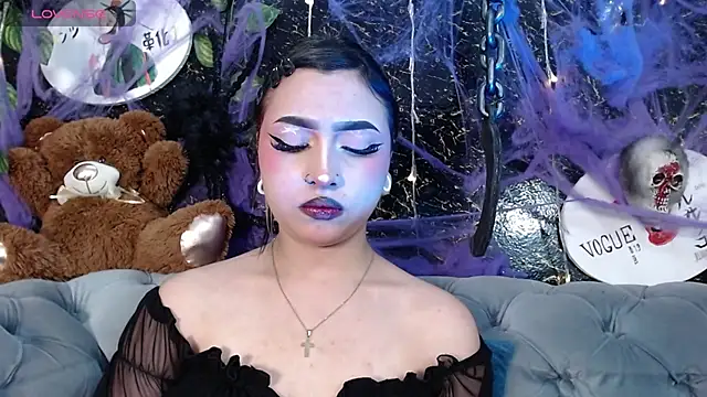 Dakitygp - masturbating with a dildo between my tit