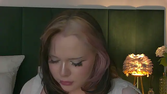 KittyNuarr - boobs close to the camera