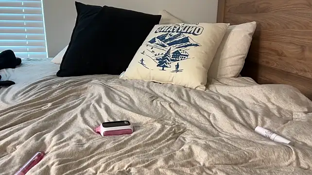 Zoeycaldwellxo - doggy style and feet up