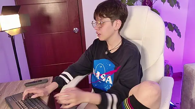 Zamyy_99 - ⭐⭐FINGERING PUSSY⭐⭐