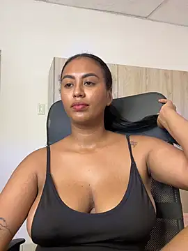 Tracycum - completely naked in the shower