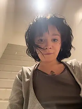 MietteDream - Show tits&wet nipples with spit💦