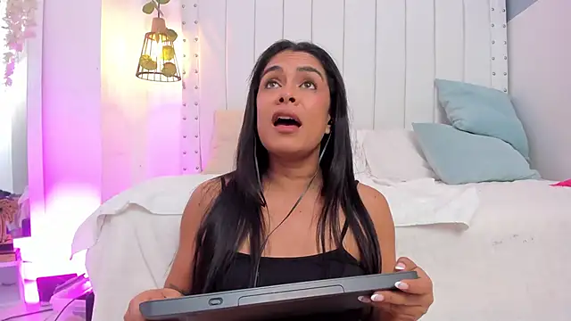 Hannah_gray - 3 fingers in my ass