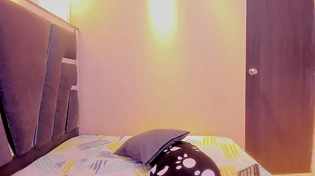 Abby_Moss2 - kiss me