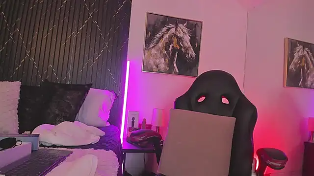 Bonnie_Rider - Glass dildo in the ass 👉🏼🍑