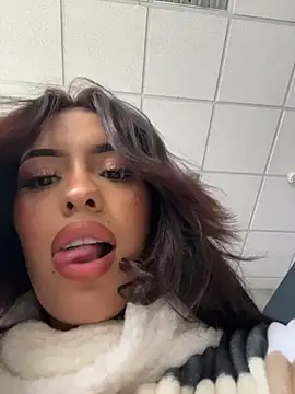 MystiqueXXX - CREAMMIER PUSSY IN PUBLIC SPACE! 🥵👑