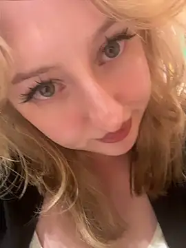 RonnieKiss - Finger in pussy