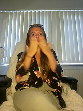 Vixen-Addiction - Boobs out 5min toy control