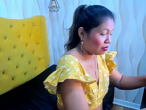 Rosypage - Show tits and spit them