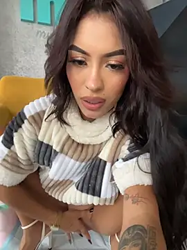 MystiqueXXX - BEAT MY CLIT WITH DOMI IN PUBLIC! 🥵👑