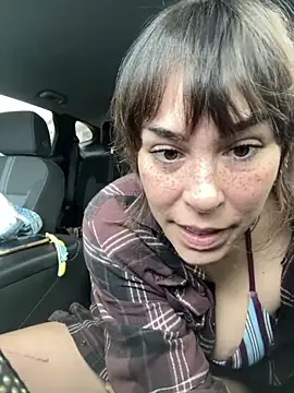 MommyGambit - Titties out + sucked. Gift for last tip
