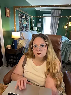 Thatcutegirlwtheglasses - bra off