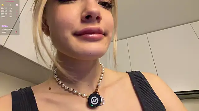 Carolini_i - Squeeze both nipples and wash with water
