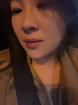 Eva10069 - 🌈户外酒吧街撒尿