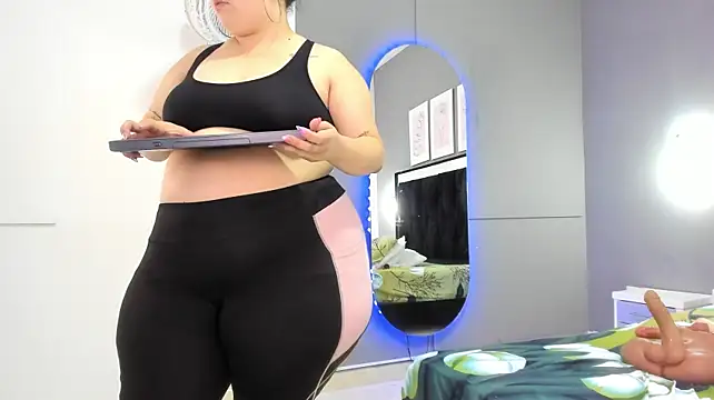 Zoe_curvyy - It's not an ass, it's a throne 🔥🍑