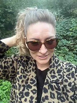 Miss__Nikita - Slip a nipple and lick it