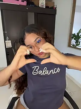 Alana_lee23 - milk from my tit