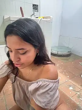 MeggyMae_ - Rub your clitoris with the water