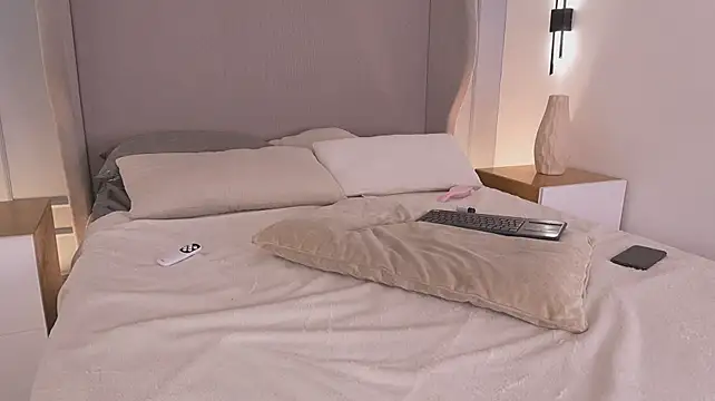 Chloe_d - OIL ON THE BREASTS AND ASS