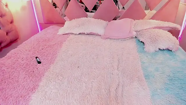 Luisamorety - naked + doggy style