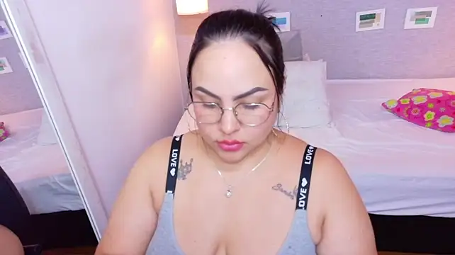 Curvy_sexyvalen - squirt + dildo