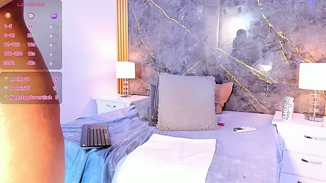 Anniie_Fox_