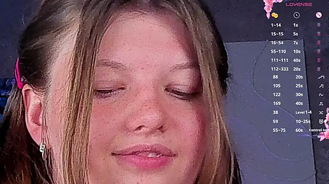 Vivian_cutie - Take off my T-shirt