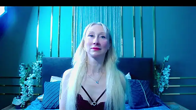 KissDreamm - I'll smear my tits with oil.