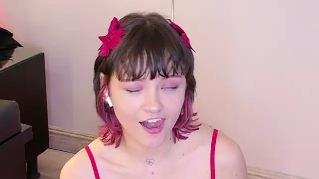 Emily_amaura - Doggy and hard spanks 🌸